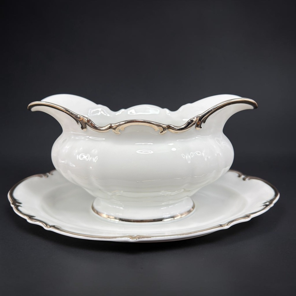 Hutschenreuther Selb Bavaria Pasco The Revere Gravy Boat Platinum Trim 8045 VTG